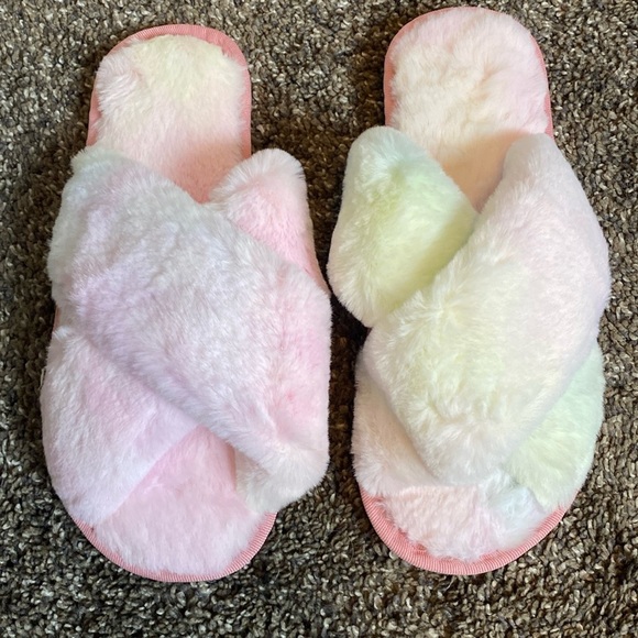 Women’s Fuzzy Slipper Sandals Rainbow Cotton Candy Colors Sz 8 / 8.5 NEW in Bag - Picture 1 of 5